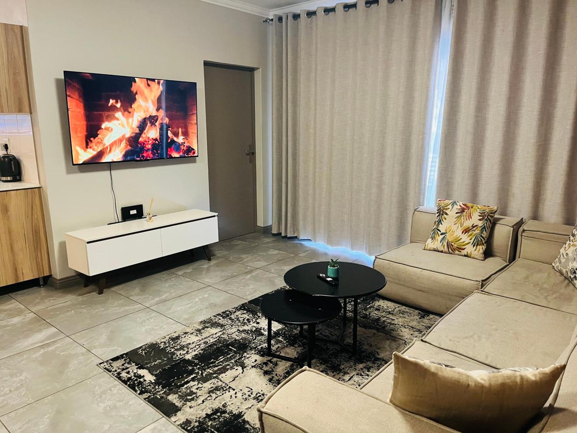 17 Elizabeth Place - Beautiful And Spacious 3 Bedroom Unit Next To Kyalami Racetrack With Free Wifi - Swimming Pool Gym And Restaurant - Perfect For A Big Family In Midrand Waterfall Exterior photo